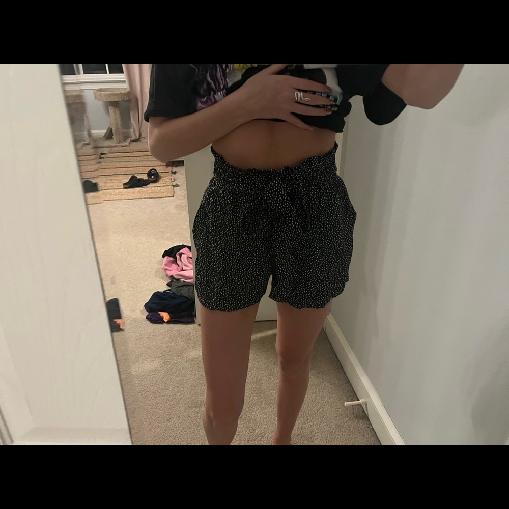 hollister flowy shorts